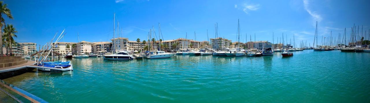 Port-Frejus, Le Consul, Appartement 2 Pieces Climatise, Terrasse & Parking Extérieur photo